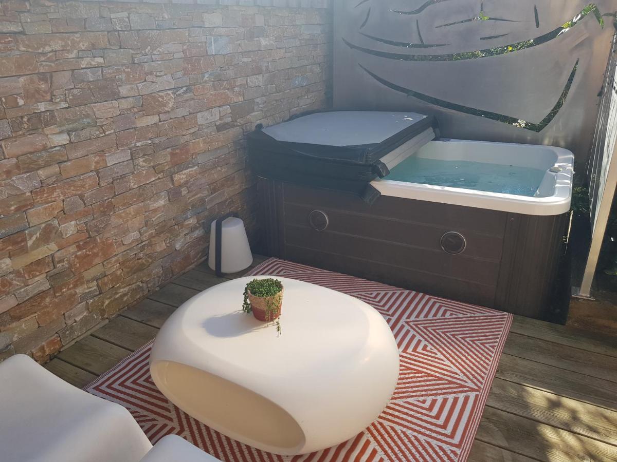 L'Essentiel Bed & Breakfast กูฌ็อง-เมสทราส ภายนอก รูปภาพ